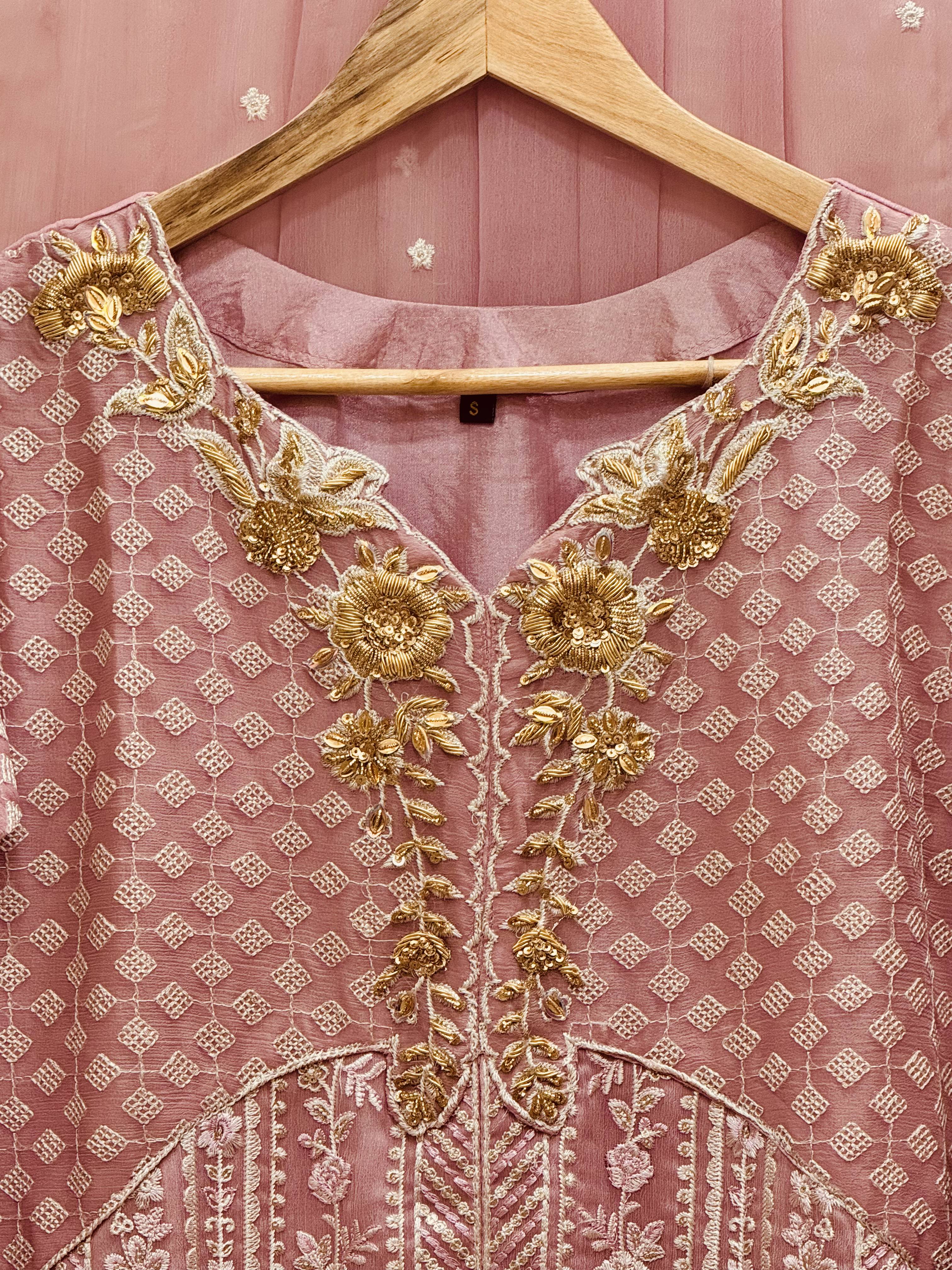 Dhagha Kari – Luxury Embroided & Handcrafted 3-Piece Suit