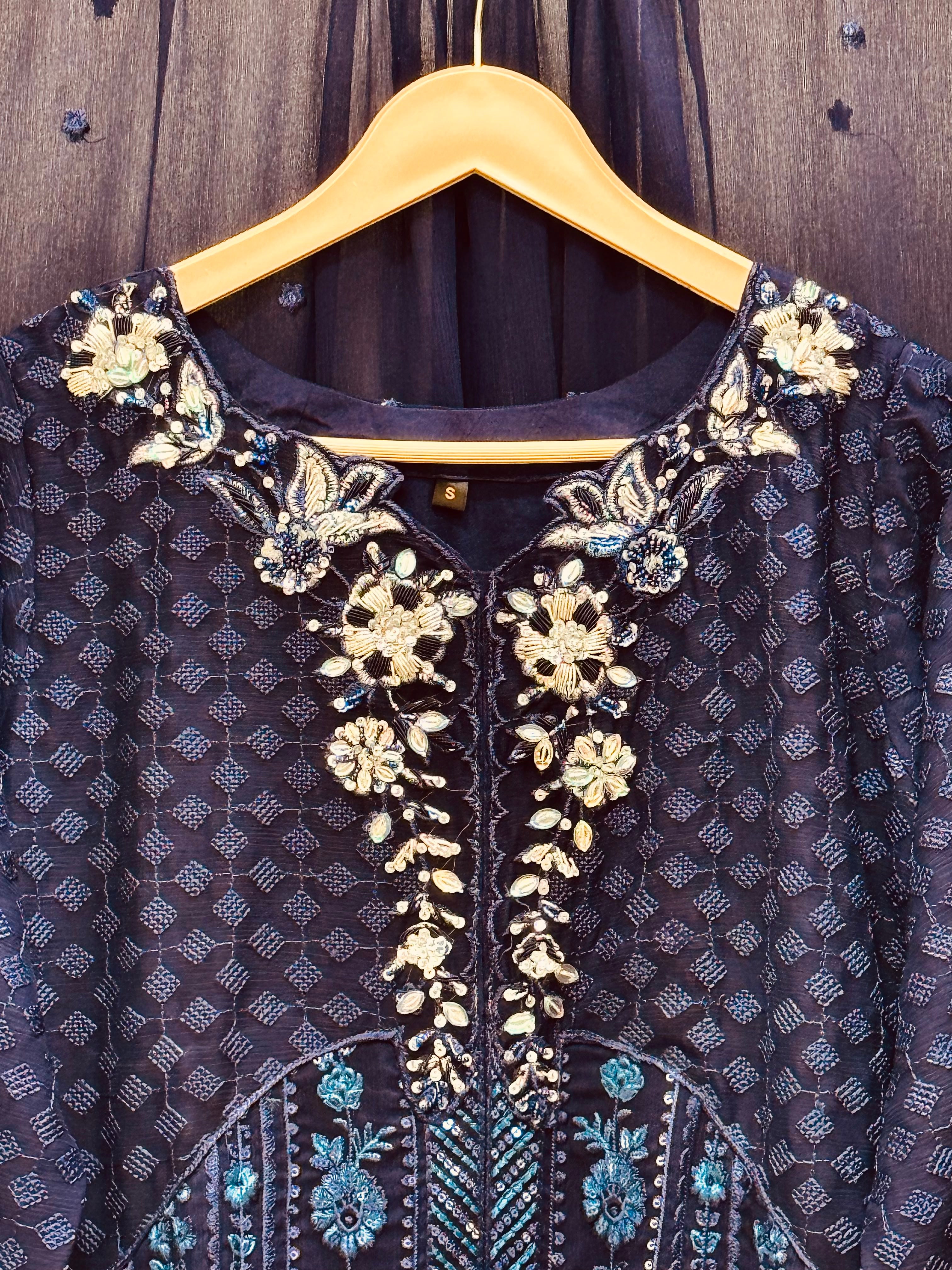 Dhagha Kari – Luxury Embroided & Handcrafted 3-Piece Suit