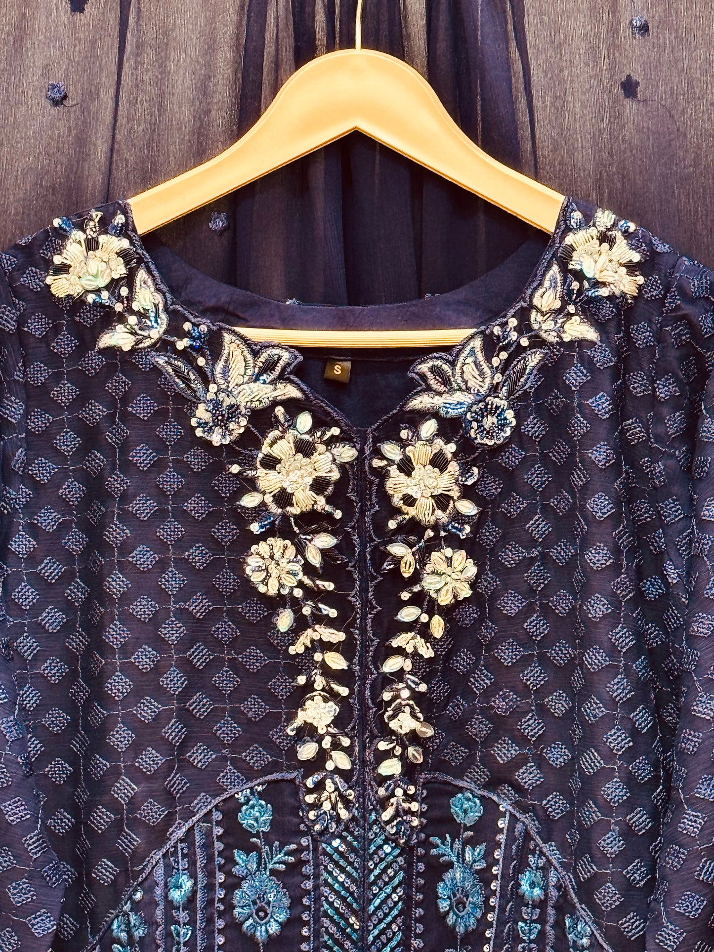 Dhagha Kari – Luxury Embroided & Handcrafted 3-Piece Suit