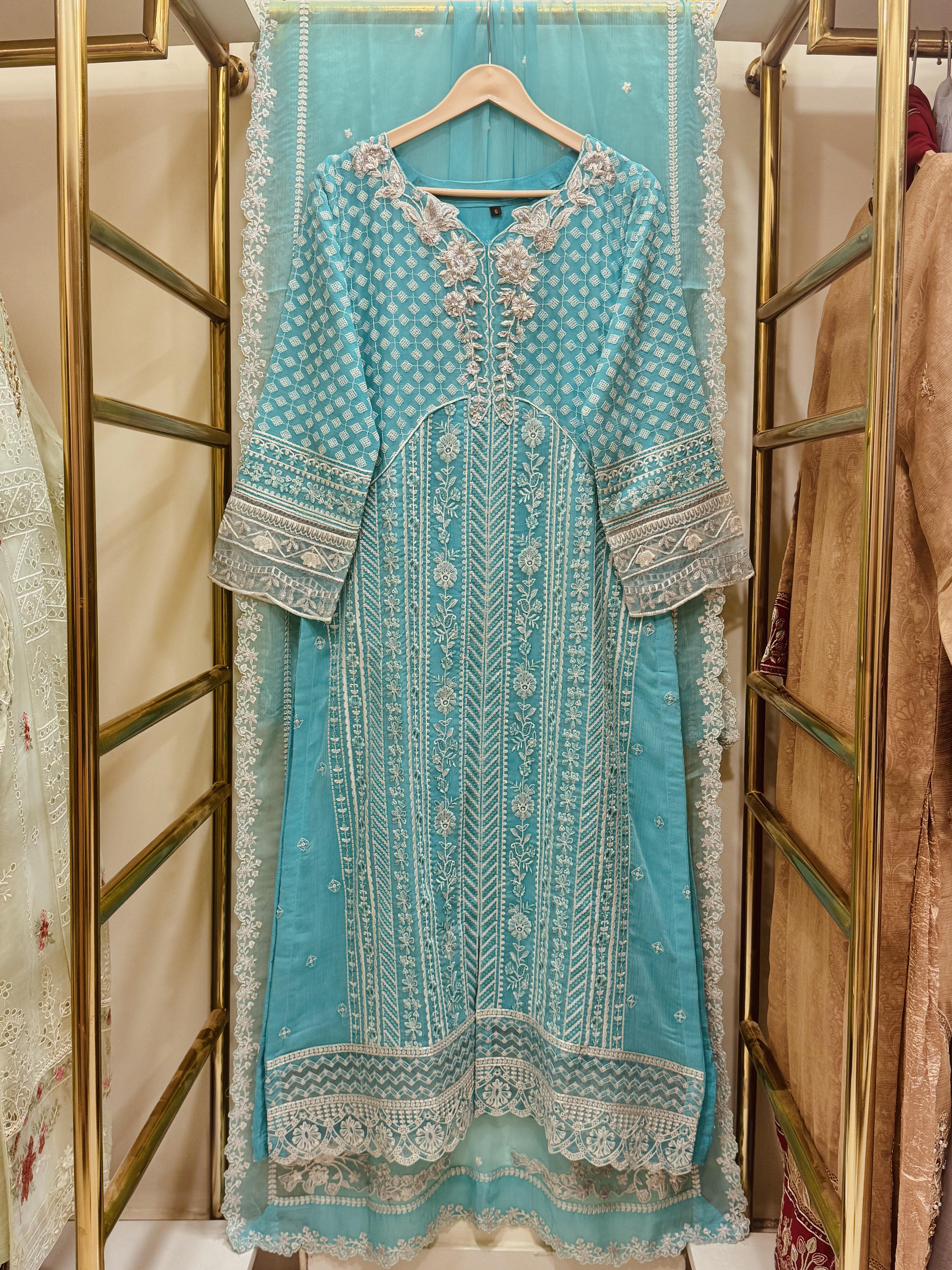 Dhagha Kari – Luxury Embroided & Handcrafted 3-Piece Suit