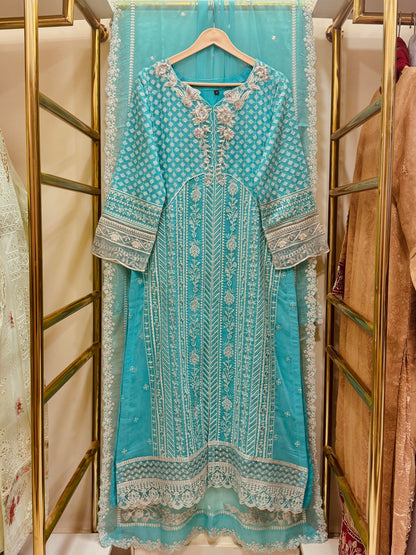 Dhagha Kari – Luxury Embroided & Handcrafted 3-Piece Suit
