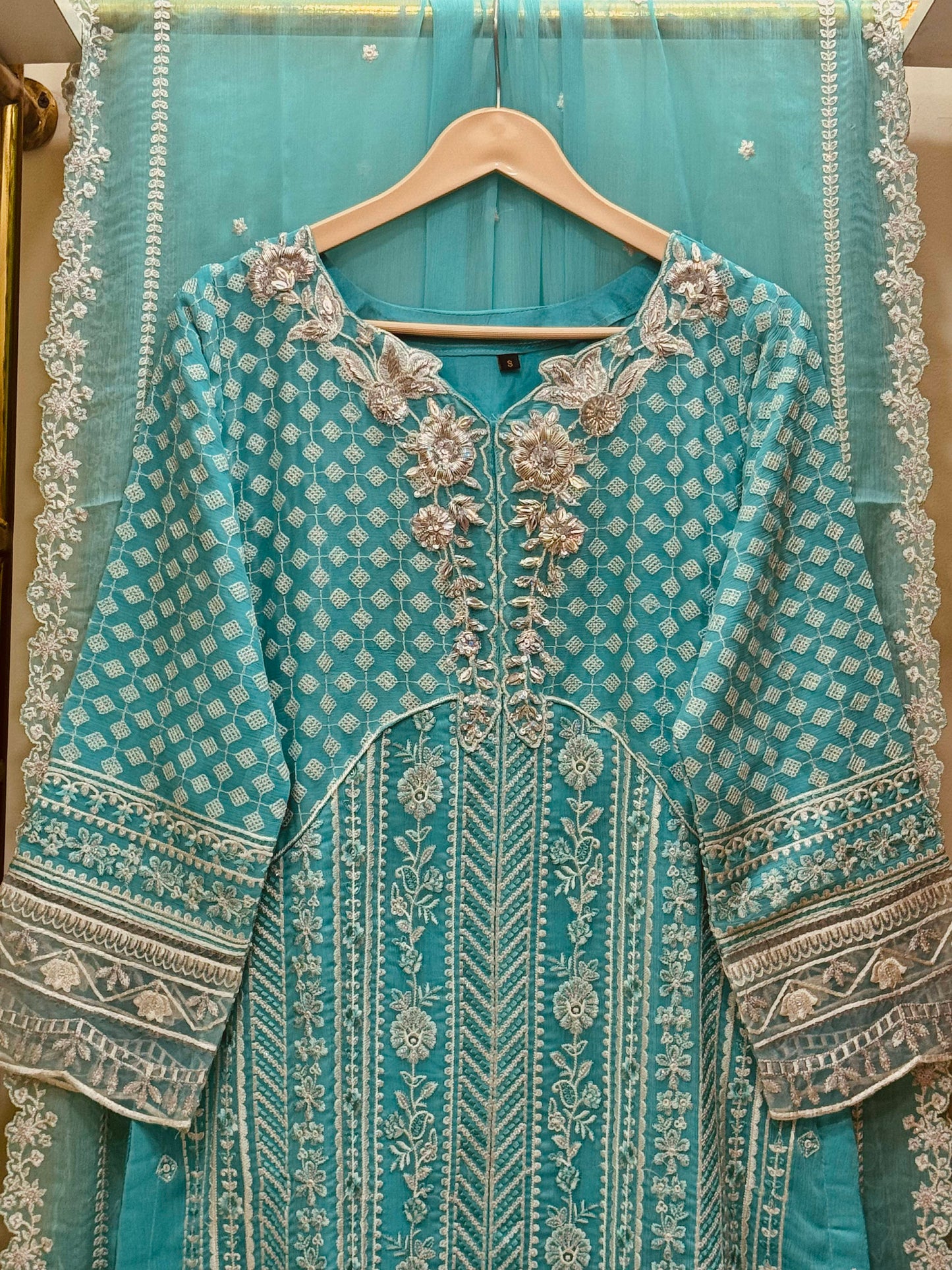 Dhagha Kari – Luxury Embroided & Handcrafted 3-Piece Suit