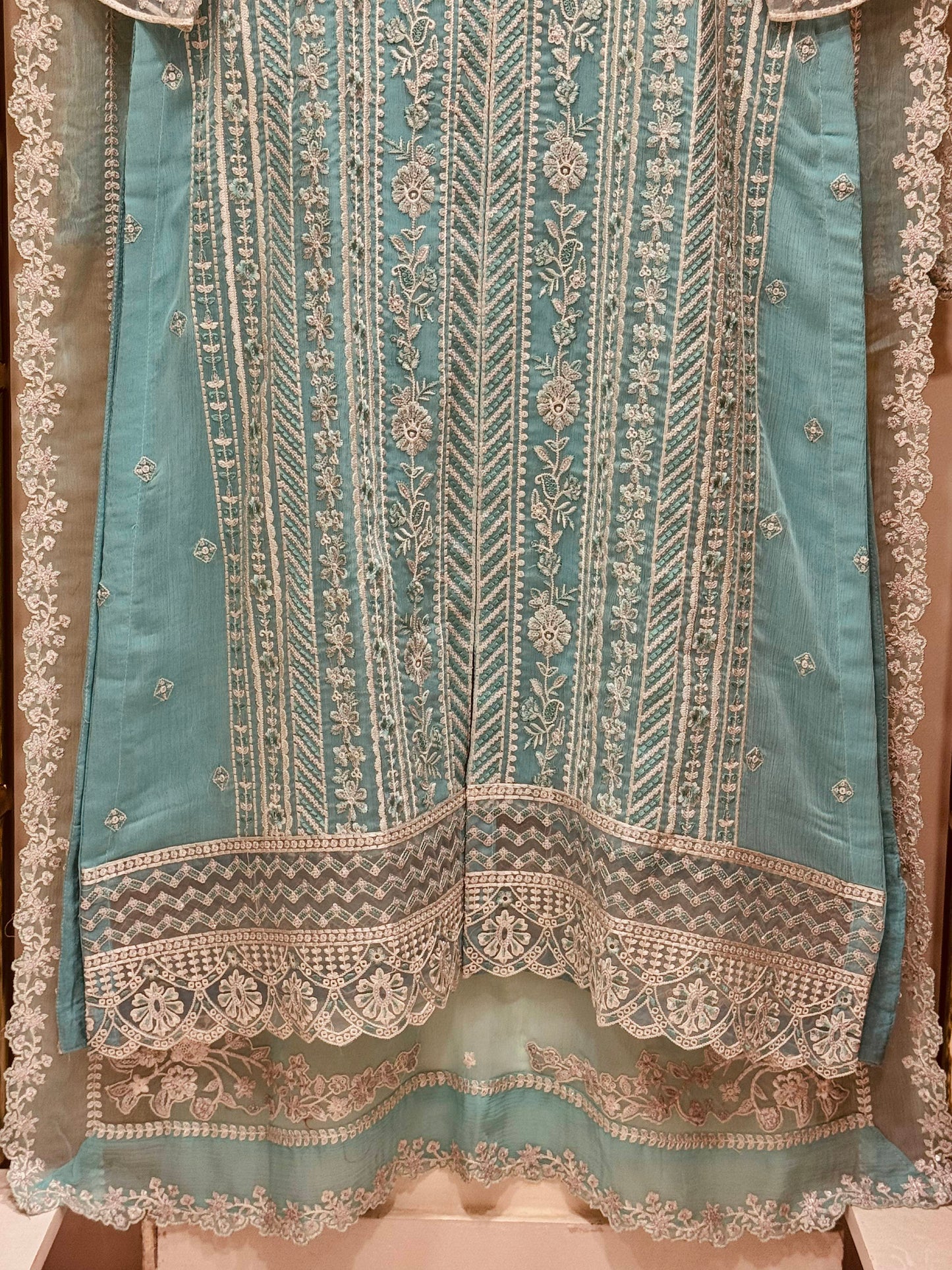 Dhagha Kari – Luxury Embroided & Handcrafted 3-Piece Suit