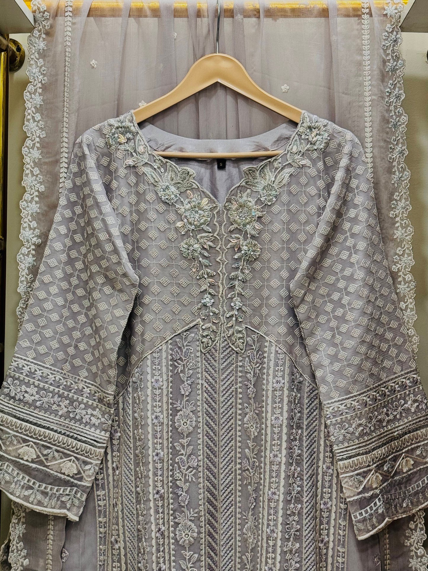 Dhagha Kari – Luxury Embroided & Handcrafted 3-Piece Suit