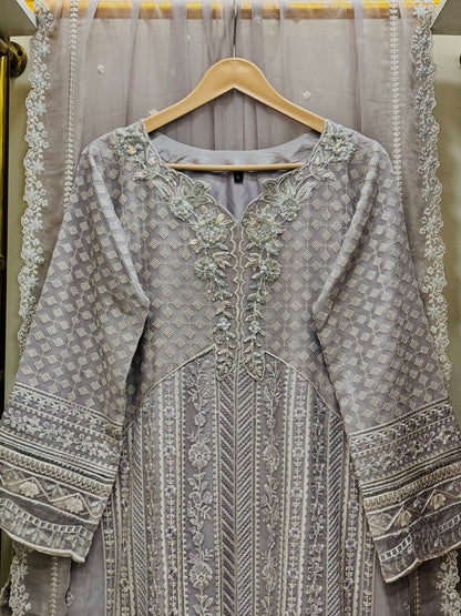 Dhagha Kari – Luxury Embroided & Handcrafted 3-Piece Suit