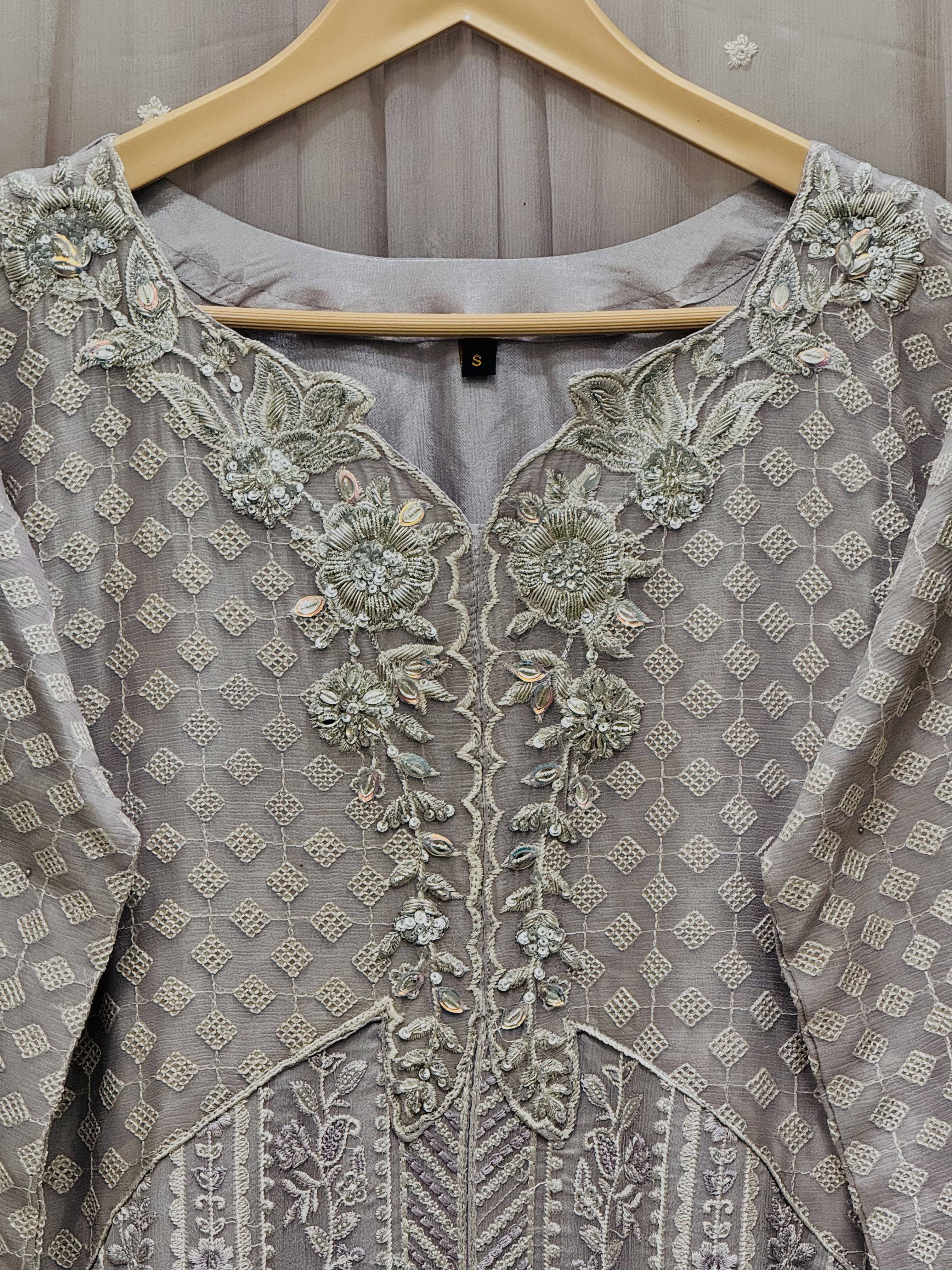 Dhagha Kari – Luxury Embroided & Handcrafted 3-Piece Suit