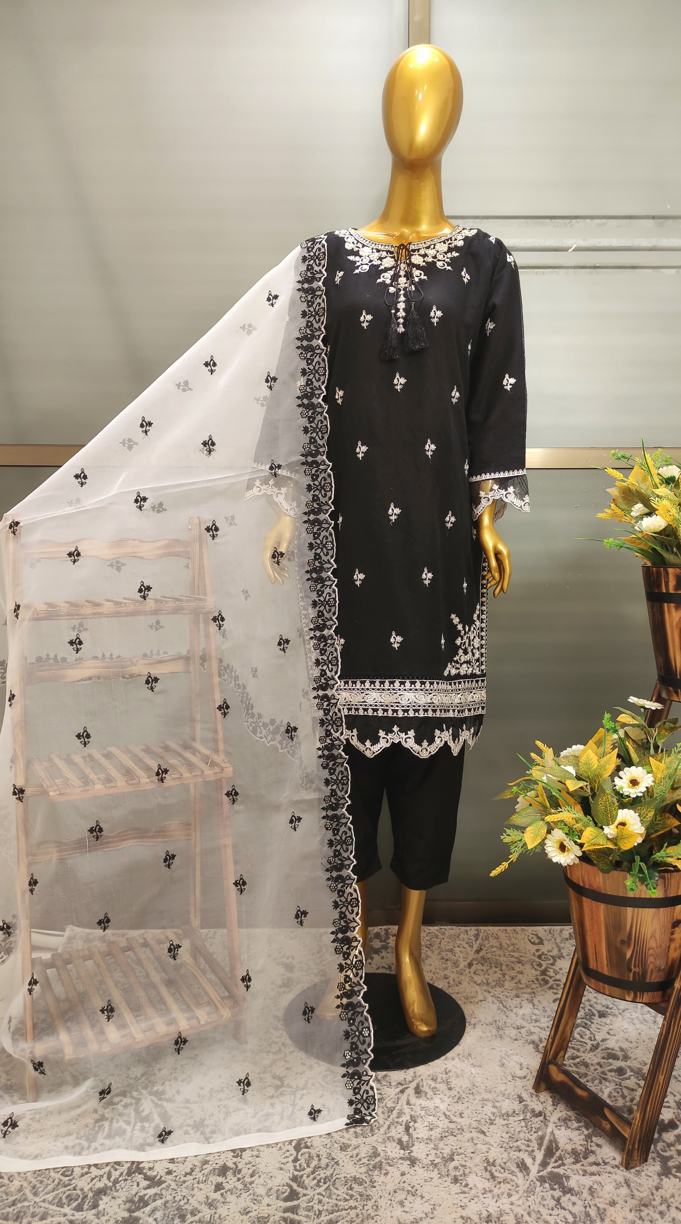 3Pcs Embroidered Cotton Net suit