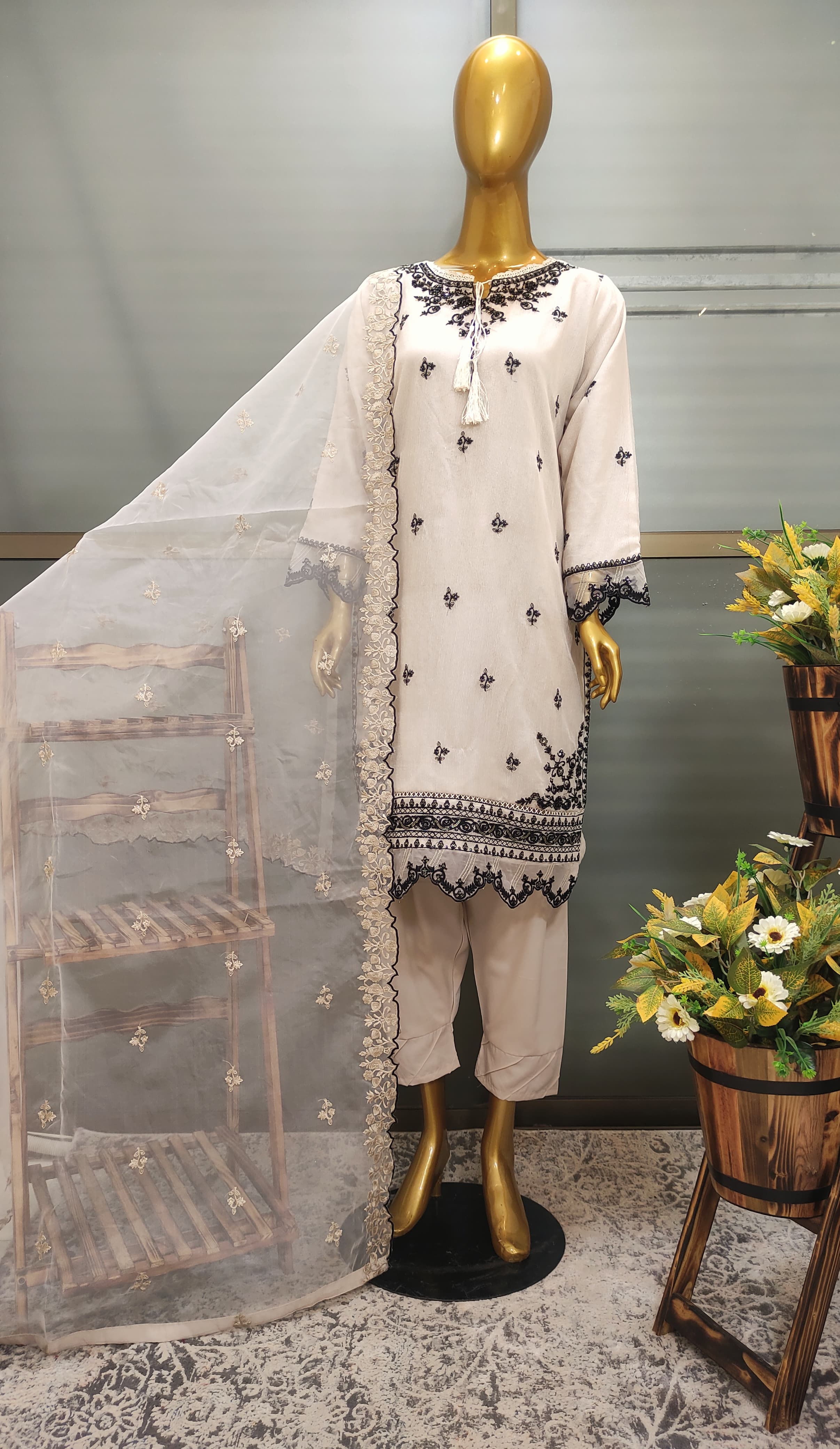3Pcs Embroidered Cotton Net suit